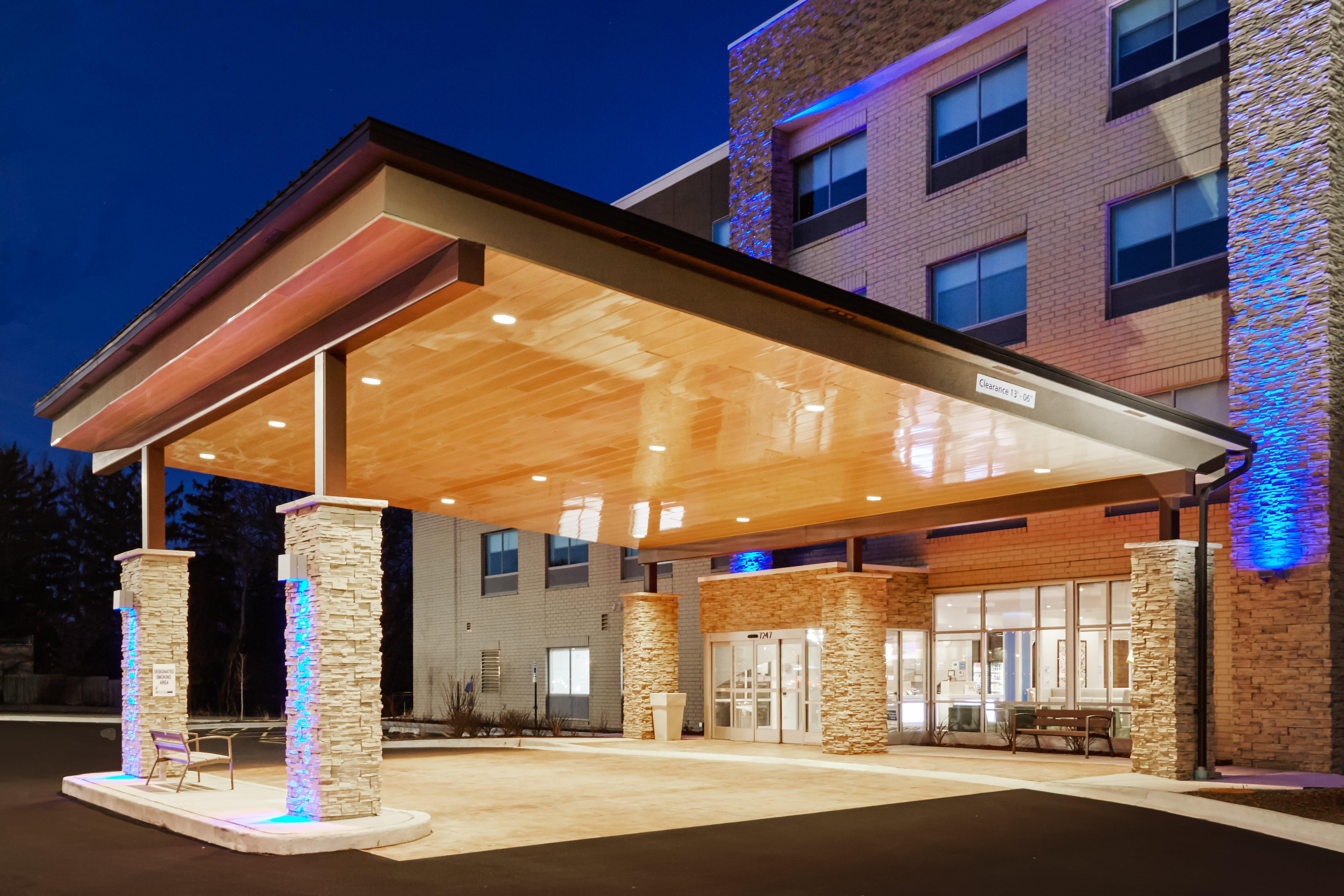 Holiday Inn Express & Suites Chicago North Shore - Niles By Ihg Dış mekan fotoğraf