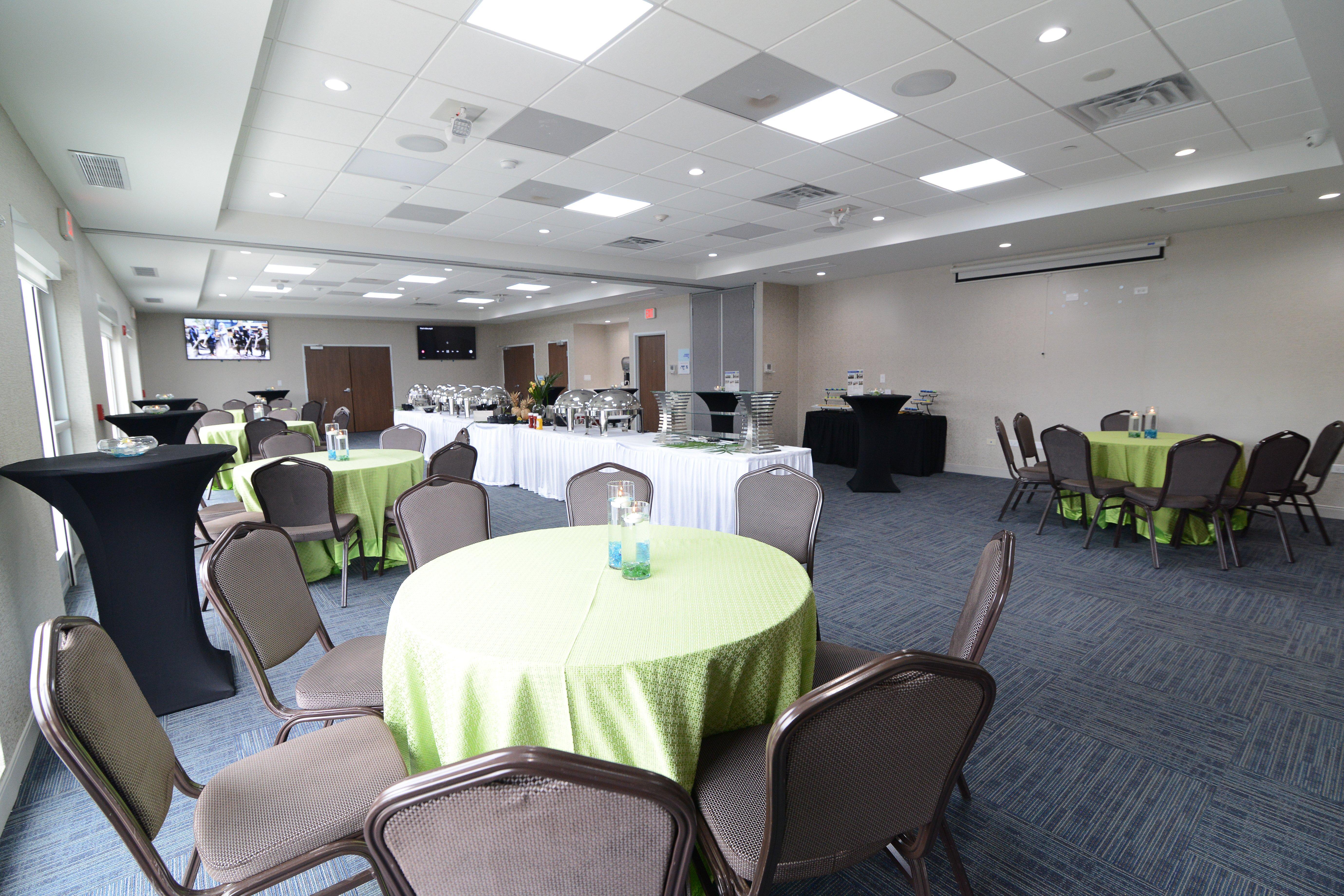 Holiday Inn Express & Suites Chicago North Shore - Niles By Ihg Dış mekan fotoğraf
