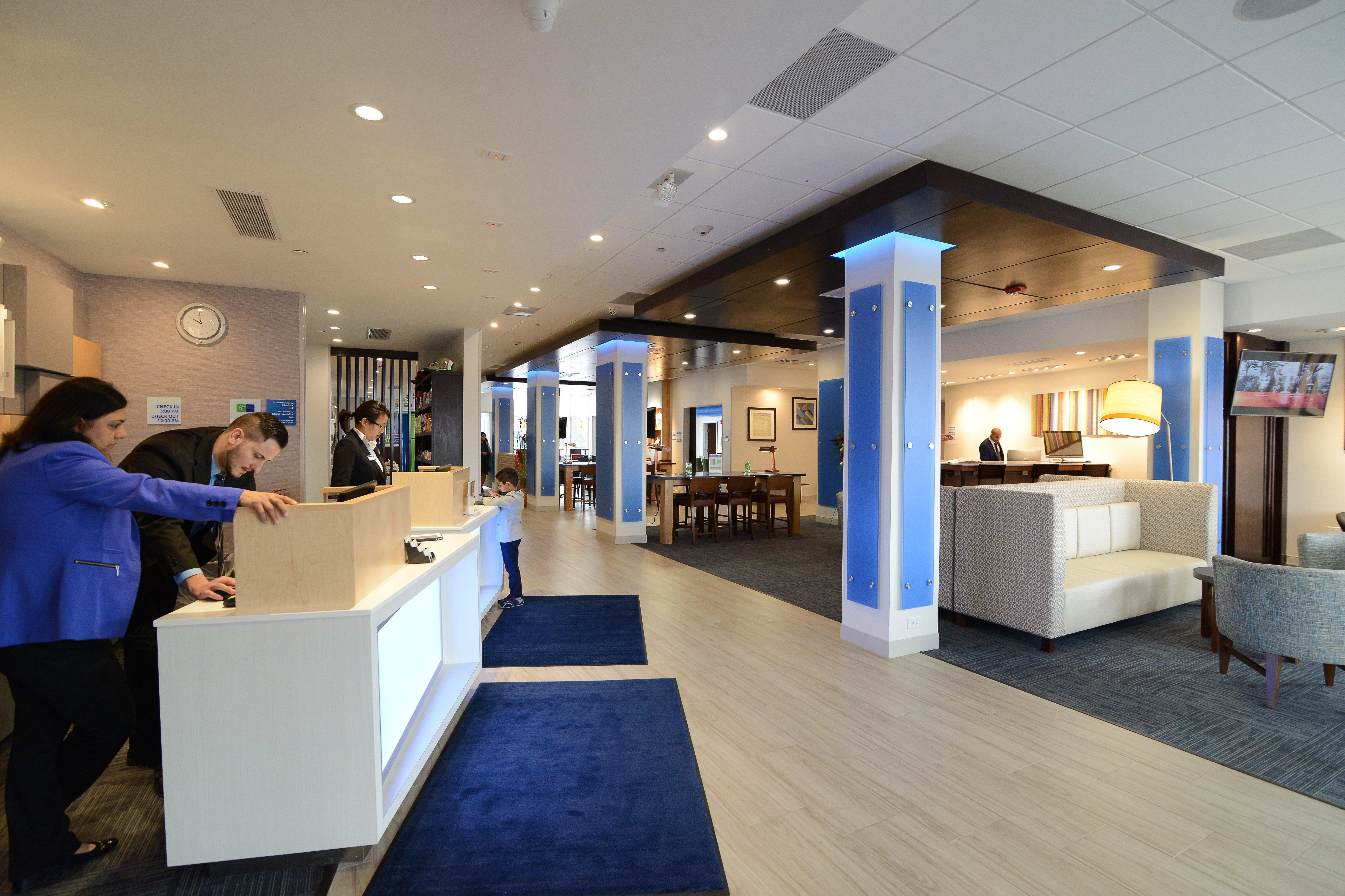 Holiday Inn Express & Suites Chicago North Shore - Niles By Ihg Dış mekan fotoğraf