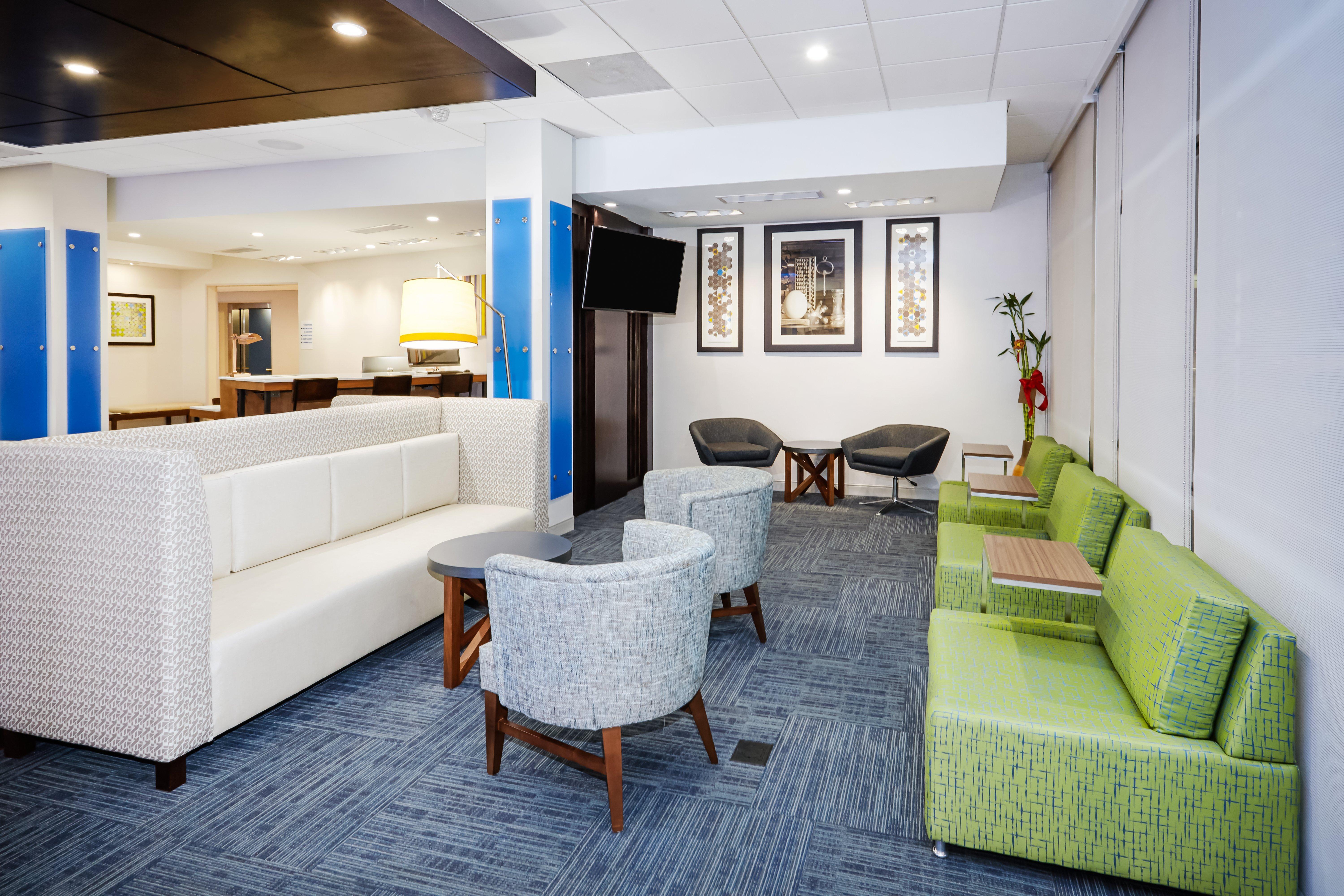 Holiday Inn Express & Suites Chicago North Shore - Niles By Ihg Dış mekan fotoğraf