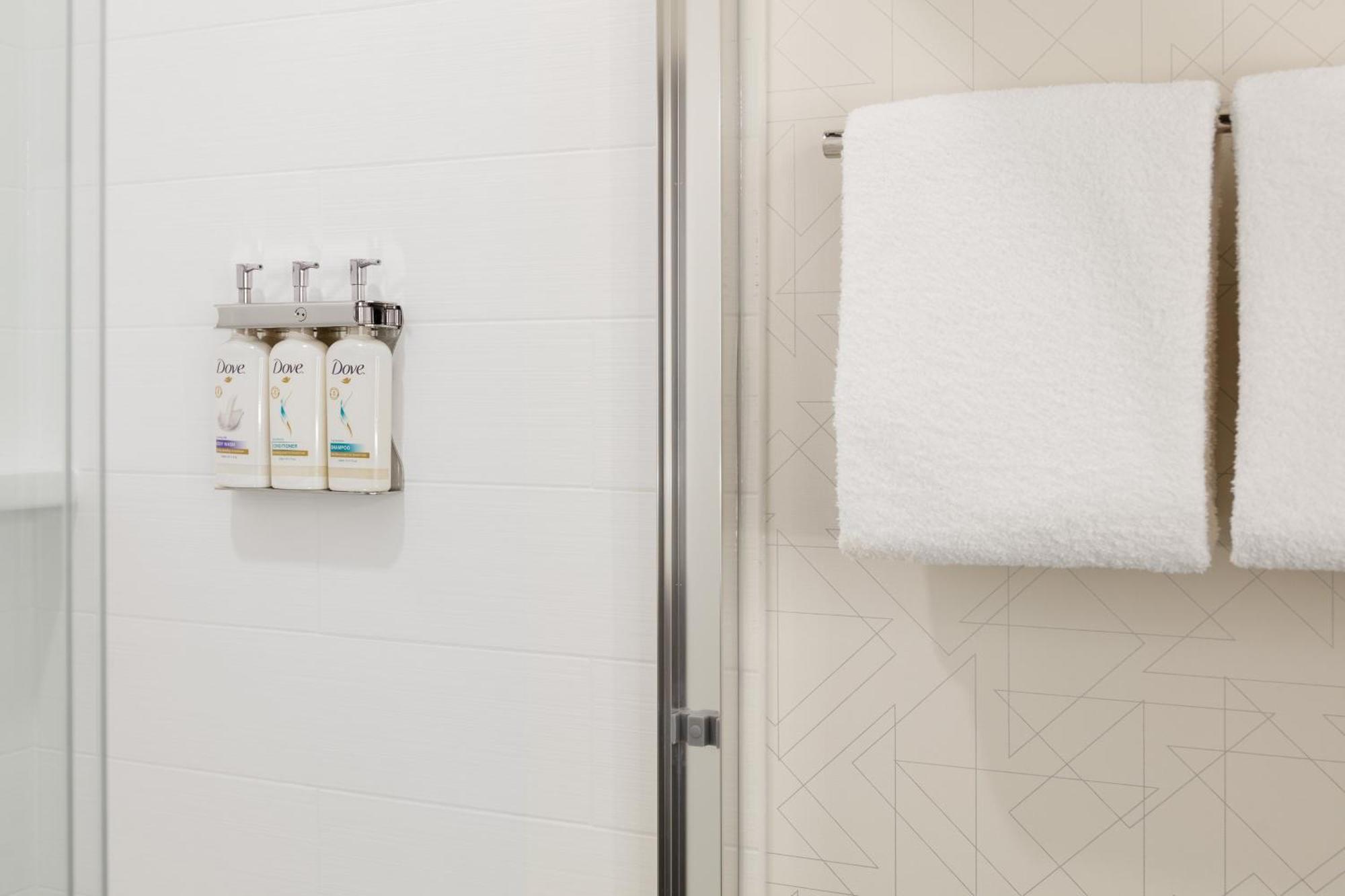 Holiday Inn Express & Suites Chicago North Shore - Niles By Ihg Dış mekan fotoğraf