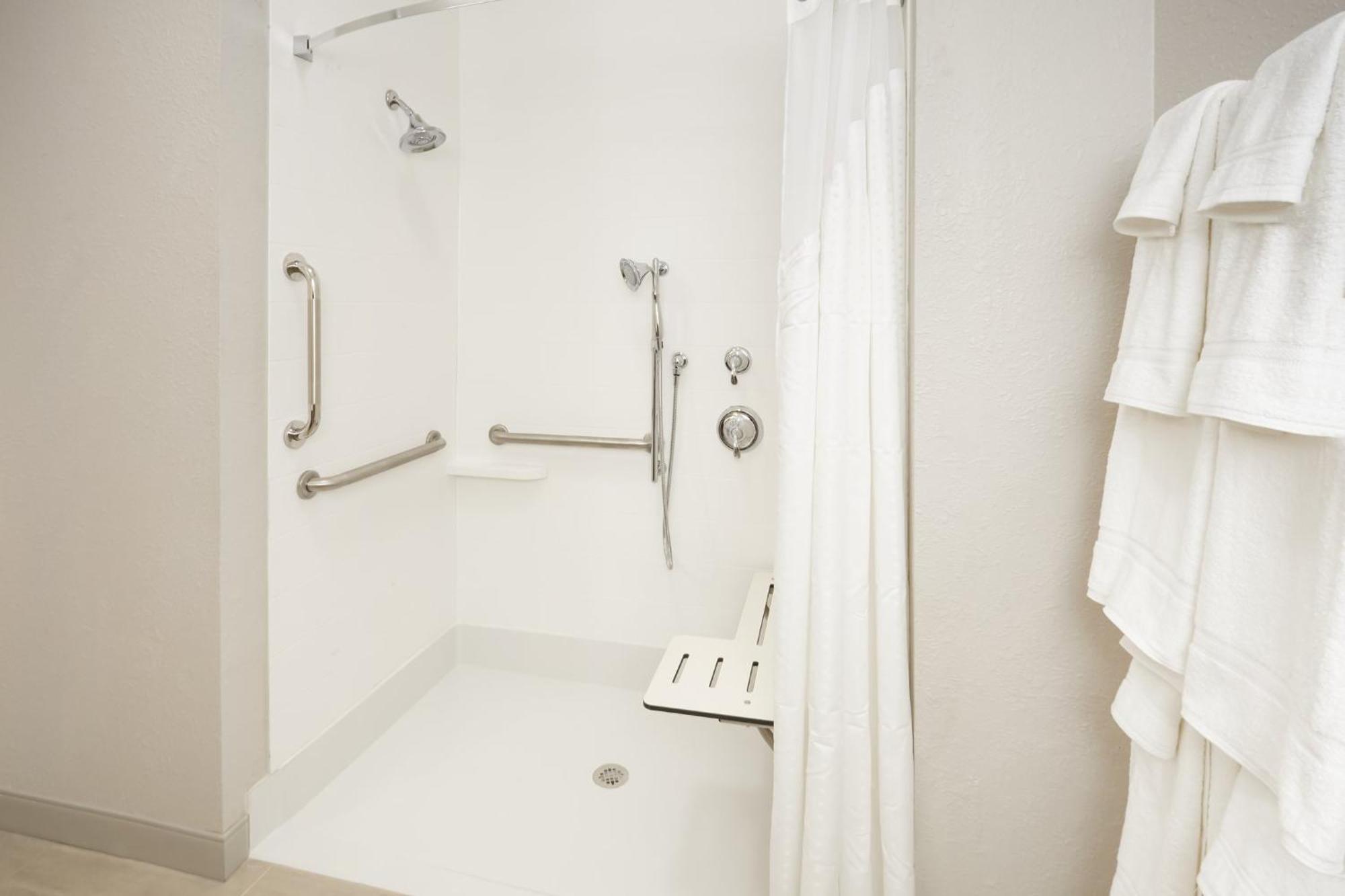Holiday Inn Express & Suites Chicago North Shore - Niles By Ihg Dış mekan fotoğraf