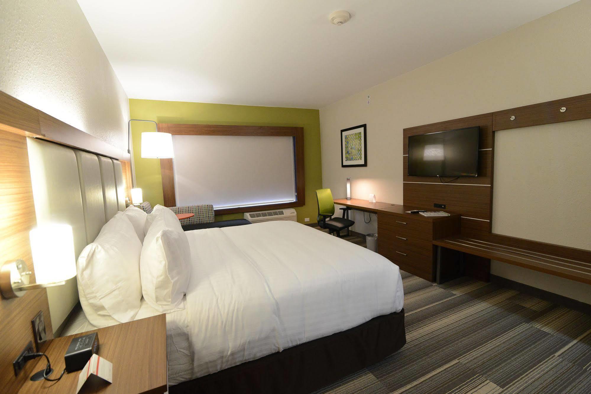 Holiday Inn Express & Suites Chicago North Shore - Niles By Ihg Dış mekan fotoğraf